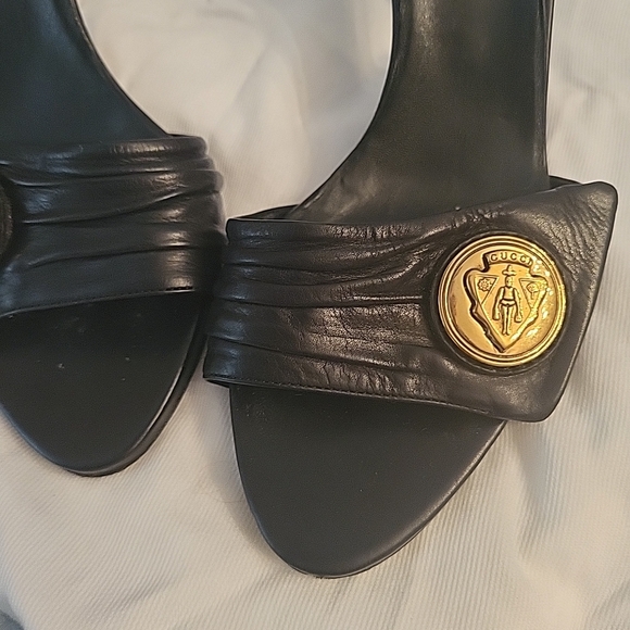 Gucci Black Leather Slide Sandals with Gold Medallion - Picture 4 of 11